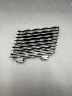 20476886 Pontiac 1984 - 1987 Fiero Lh Drivers Quarter Panel Rear Side Vent Grille Plastic