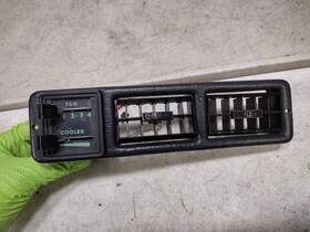 9533n139 Porsche 1977 - 1982 924 Grille Air Vent Heater Temperature Cooling Center Dash