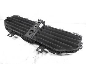 958-505-321-02 Porsche 2015-2018 Cayenne 3.6l Front Grille Air Shutter Damaged
