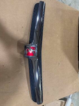 Saturn 10364393 2007 - 2010 Sky Red Line Upper Grille Minor Imperfections See Pics