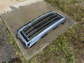 Al1695606lv Silscvtt Fit For 2016 2017 2018 2019 Gmc Sierra 1500 Front Bumper Grille Black And Chrome
