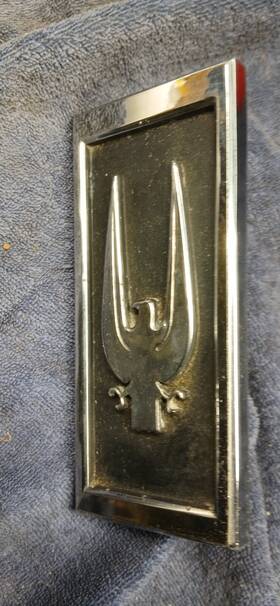 1362171 Studebaker 1966 Cars Grille Emblem Badge