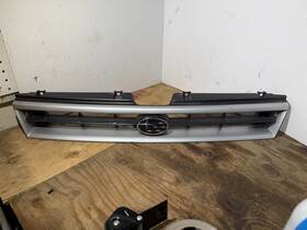 104-58359 Subaru 1990-1991 Legacy Sedan Grille Oem