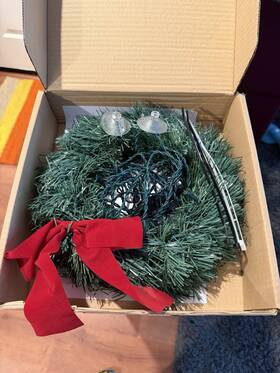 19799202 Tactik 11-inch Pre-lit Led Lighted Christmas Wreath For Car Truck Or Suv