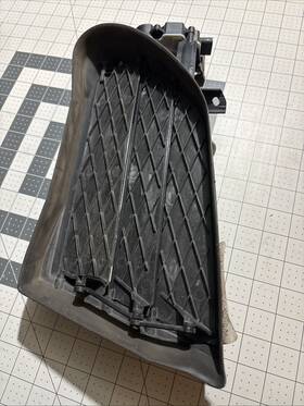 1007269-00-f Tesla 2012-2015 Model S Passenger Right Bumper Active Shutter Grill