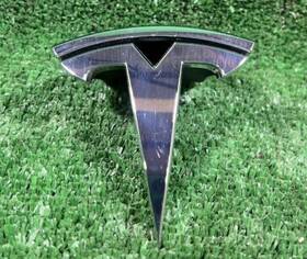 1056386-00-g Tesla 2016-2025 Model S Front Grille Bumper Fascia T-bage Logo Oem
