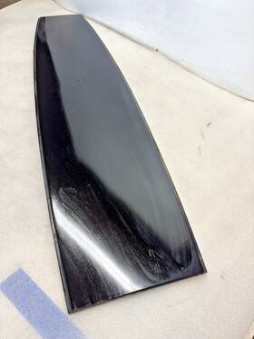 1074804-00-a Tesla 2016-2020 Model X Roof Gloss Black Center Spine Applique - 1062081-00c Oem 1074804-00-a Tesla 2016-2020 Model X Roof Gloss Black Center Spine Applique - 1062081-00c Oem