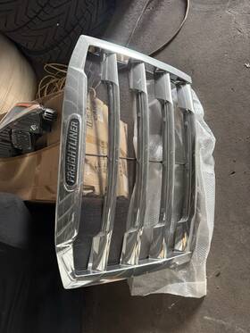 A17-20832-013 Torque Tr069-frgr 2018 Freightliner Cascadia Grille Chrome Plated And Bug Screen