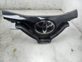 104-10276 Toyota 18 19 C-hr Center Upper Grille