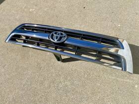53111-35460 Toyota 104-58861a 3rd Gen 4runner Oem Chrome Front Grill 1999 2000