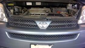 104-59195a Toyota Sienna Xle 2004-2005 Upper Grille