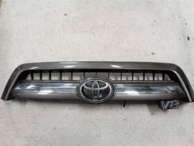 104-59363d Toyota Grille Upper Painted Limited Without Chrome Fits 05-07 Sequoia 324388