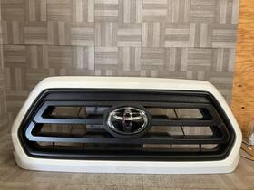 104-60530n-ic Toyota 2020-2023 Tacoma Grille With Trim Moulding Trd White 040 Oem