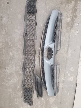 42497011 Toyota Lower Grille