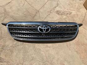 53100-02090 Toyota 2005-2008 Corolla Front Grille Emblem Oem