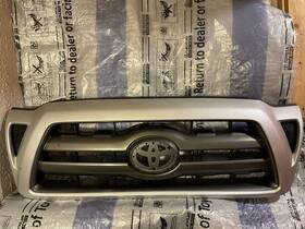 53100-04350 Toyota 2005 2006 2007 2008 2009 2010 2011 Tacoma Grille Oem