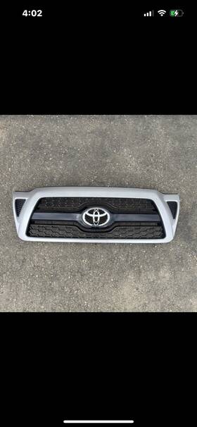53100-04450-b0 Toyota 2005-2011 Tacoma Grille Color - Silver Streak Mika