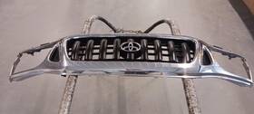 5310004240 Toyota Ft01-ft04 Tacoma Upper Grille Oem Grade B Condition
