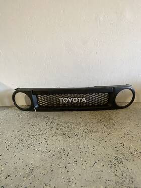 5310035a31 Toyota 5310035a30 Fj Cruiser Grille 2008 2009 2010 2011 2012 2013 2014 Used Oem