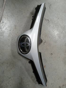 53101-02140 Toyota 2017 - 2019 Corolla Front Upper Grille With Radar Emblem Oem Used