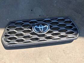 53101-04070-b0 Toyota 18-22 Tacomaupper Grille Sr Oem