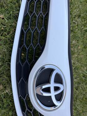 53101-06340-a0 Toyota Genuine Grille Assembly