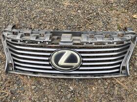 53101-33420 Toyota 2013-2015 Lexus Es300h Es350 Front Bumper Upper Grille With Emblem Oem