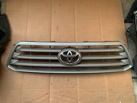 53101-48160 Toyota 2008 - 2010 Highlander Upper Grille With Emblem Oem