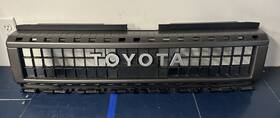 53101-60m90 Toyota 2024-2025 Land Cruiser Front Grille/grill Oem. Perfect Condition