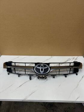 5310106913 Toyota 2015-2017 Camry Front Upper Grille W Emblem Oem
