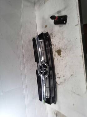 531010e170 Toyota Used Upper Grille Fits 2015 Highlander Inner Le Grade A