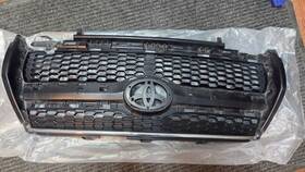 531010r050 Toyota 09-12 Rav4 2.5l Limited Upper Grille Assembly No Emblem Oem