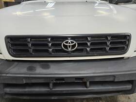 5310142040 Toyota 1998 - 2000 Rav-4 Grille A Grade Very Nice Oem