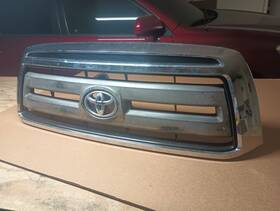 53111-0c180 Toyota 2010-2013 Tundra Front Main Radiator Grill Grille Chrome Black Insert Oem