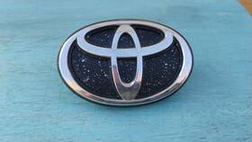 53111-16300 Toyota 1991 1992 1993 1994 Tercel Front Grill Grille Emblem Silver Oem