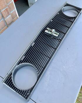 53111-19015 Toyota Rare 1971 1972 Carina 1600 Grille Ta12 Grill 71 72 And Emblem