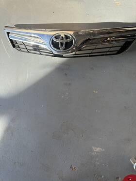 5311106430 Toyota 2012-2014 Camry Xle Oem Grille Assembly With Emblem
