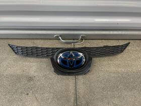 Toyota 531112e60 Nice 2020-2025 Corolla Hybrid Le Xle Upper Grille With Sensor Radar Oem