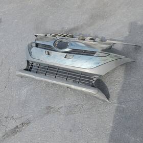 53112-47261 Toyota 2018 2022 Prius Prime Front Radiator Grille Grill End Bumper Oem