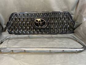 53114-04220 Toyota 2016-2020 Tacoma Grille Honeycomb With Chrome Trim Oem Great