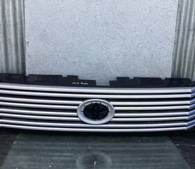 0c120 Toyota 53114 0c120/30 Oem 2014-2017 Tundra Bumper Grille Used
