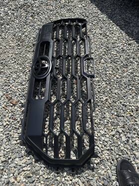 53114-0c540 Toyota 2022-2023 Tundra Trd Off Road Sport Bumper Grille New Oem