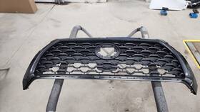 53114-a060 Toyota 2022-2024 Corolla Cross Upper Front Grille Oem