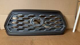 53286-04030 Toyota 2016-2020 Tacoma Front Upper Grille Oem Used