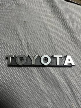 7051 Toyota Oem 1984 1985 1986 1987 1988 4runner Pick Up 4 Runner Grille Emblem