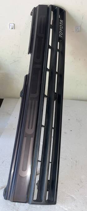961b-53111-20380 Toyota 961b-3111-20380 1986-1987 Celica Grille Oem