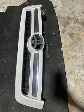 B5a00707-67dd Toyota 2005 2006 2007 Sequoia Upper Grille Without Chrome White 056 53100-0c070