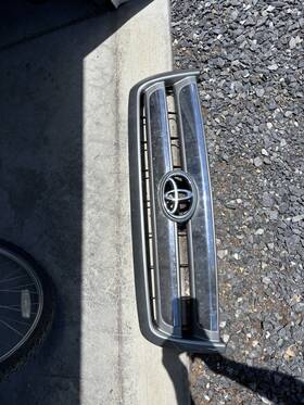 Gri02107 Toyota 2002 Tundra Front Grill