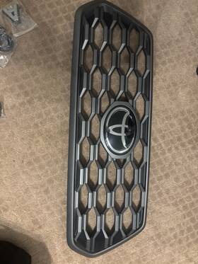 53101-04080 Toyota Hp76884 Black Front Bumper Grille Matte For 2016-2020 2021 Tacoma