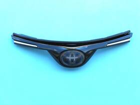 Jtmdjrev9gd035677 Toyota 16 17 18 Rav4 Limited Hybrid Upper Top Front Bumper Grille Emblem And Radar Jtmdjrev9gd035677 Toyota 16 17 18 Rav4 Limited Hybrid Upper Top Front Bumper Grille Emblem And Radar